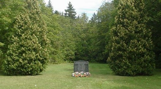 Glencoe Cenotaph - click here for a closer view.