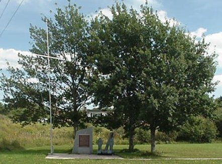 Leonard Murray Monument - click here for a closer view.