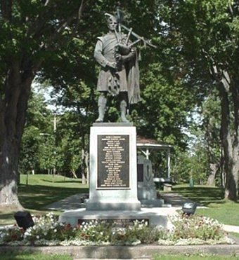 WWI Cenotaph - click here for a closer view.